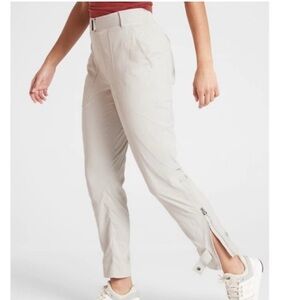 NWOT Athleta Trekkie grey ankle zipper hiking pants/joggers - 8